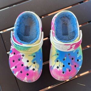 Size 9 toddler crocs with fleece lining